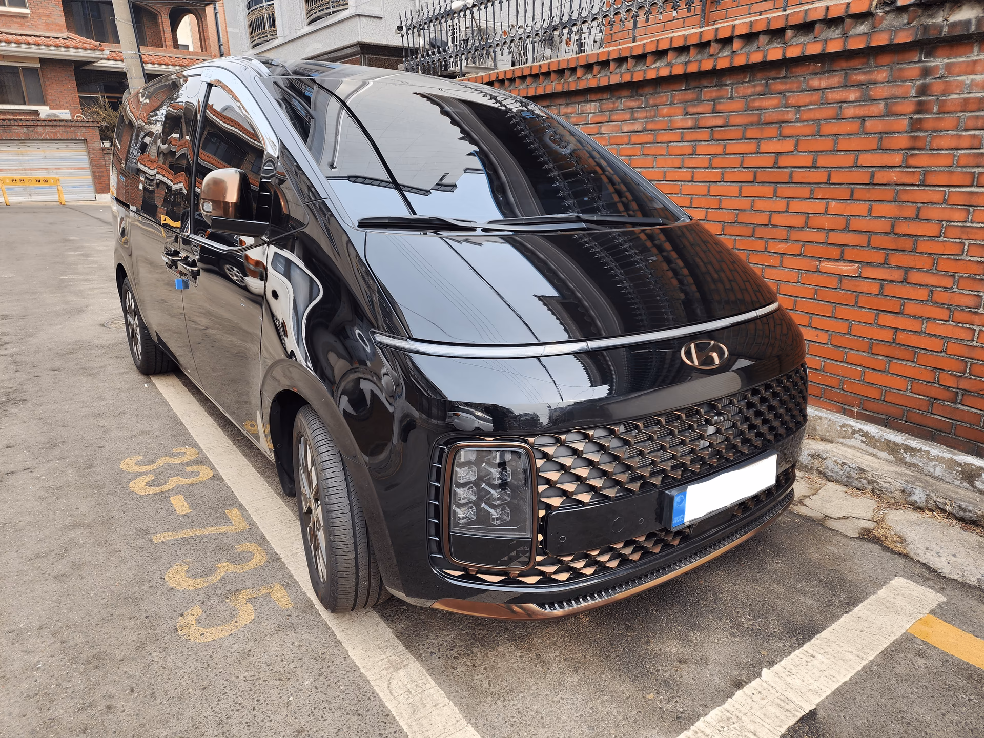 How much does a taxi cost in Seoul?