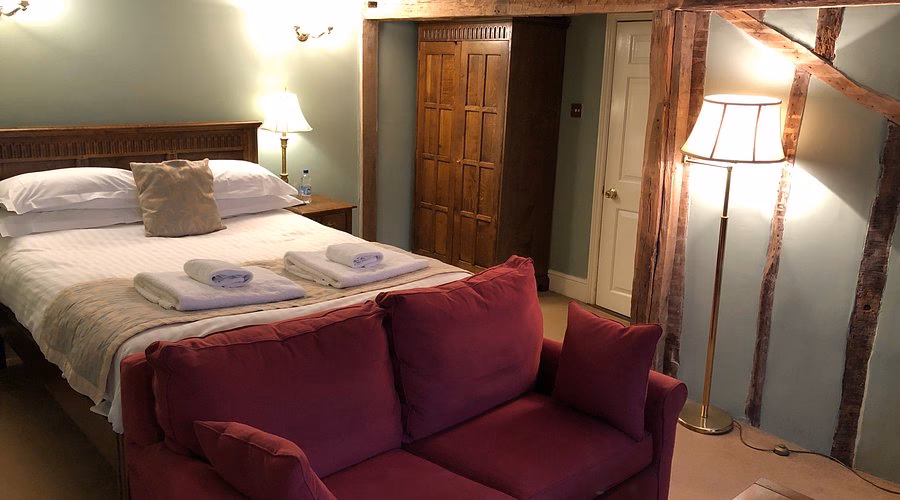 Do I need to book a Sunday lunch at the brigands?