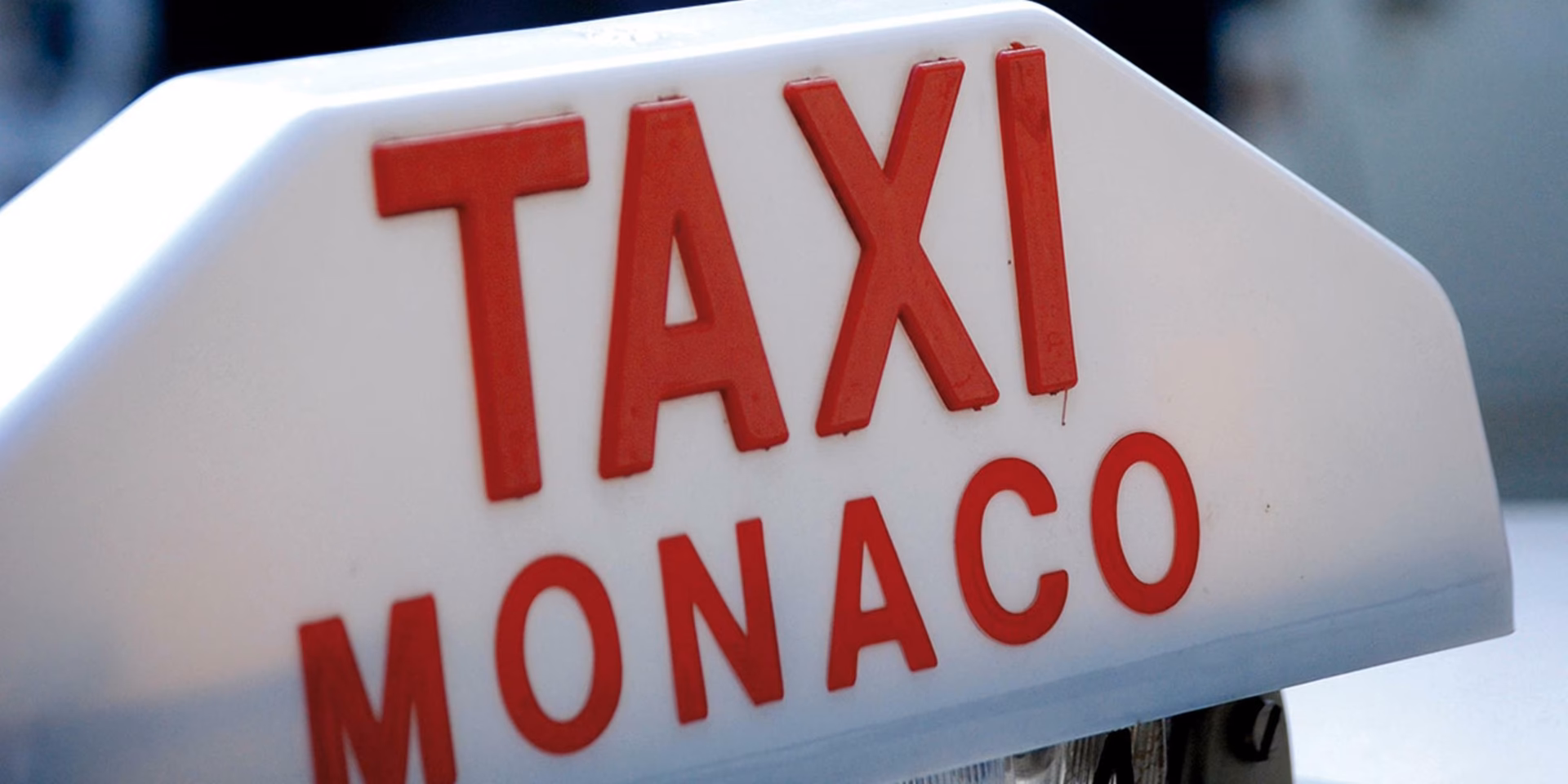 How to use airport taxis in Monaco?