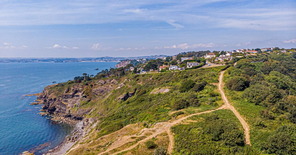 When does the last train from Torquay to Teignmouth leave?