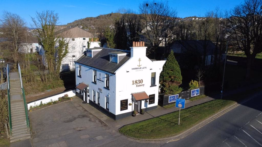 Where is Cloch holiday park?