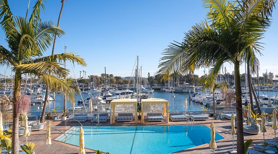 How long does it take to get from LAX to Marina Del Rey?