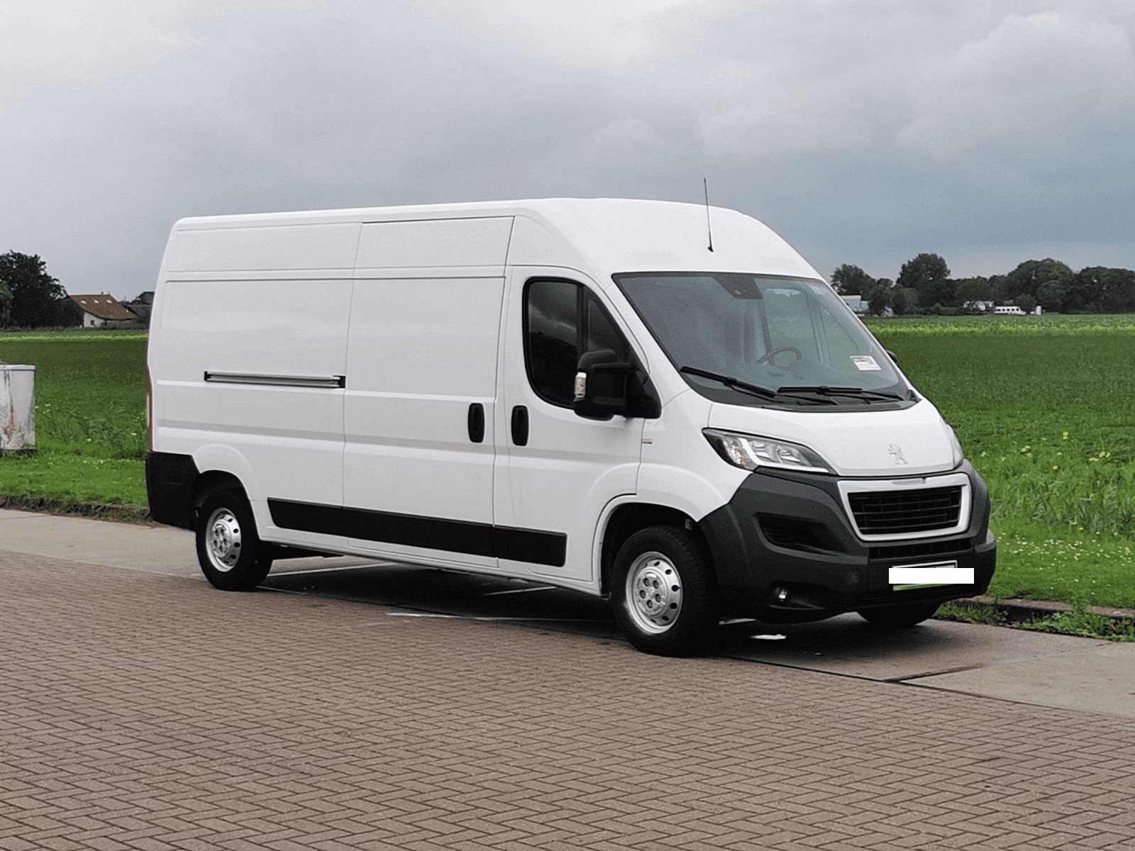 Are taxis air conditioned in Tahiti?