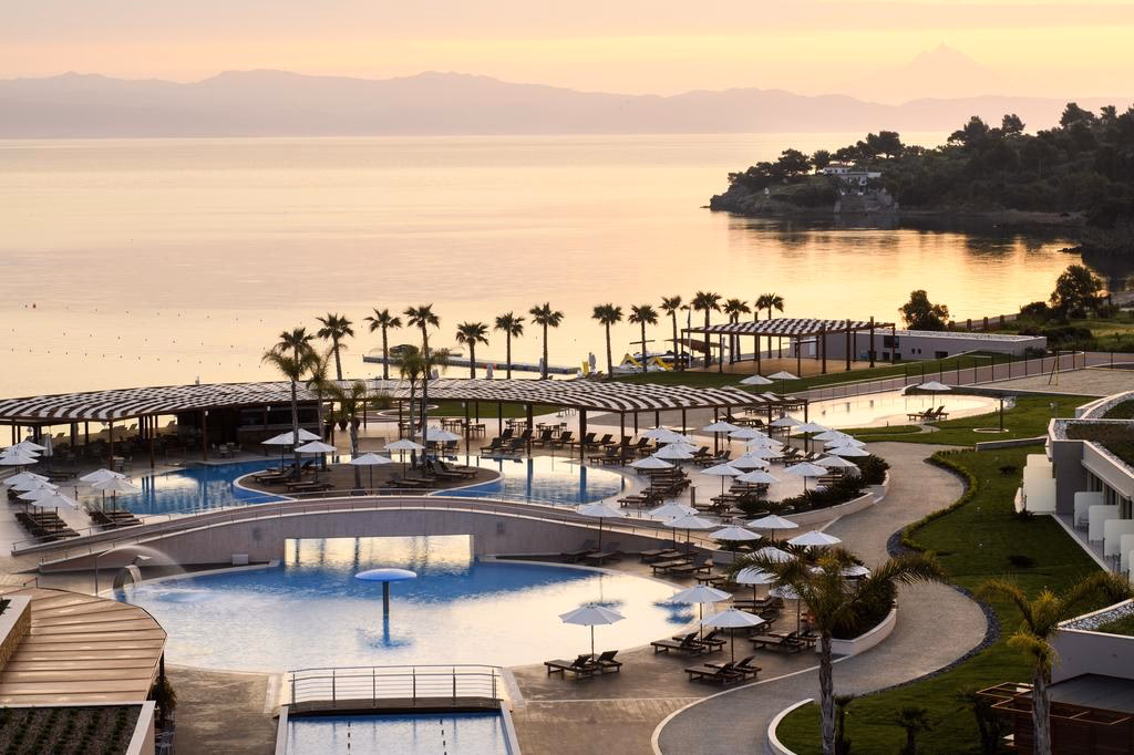 How to get from airport to Therme Bucharest?