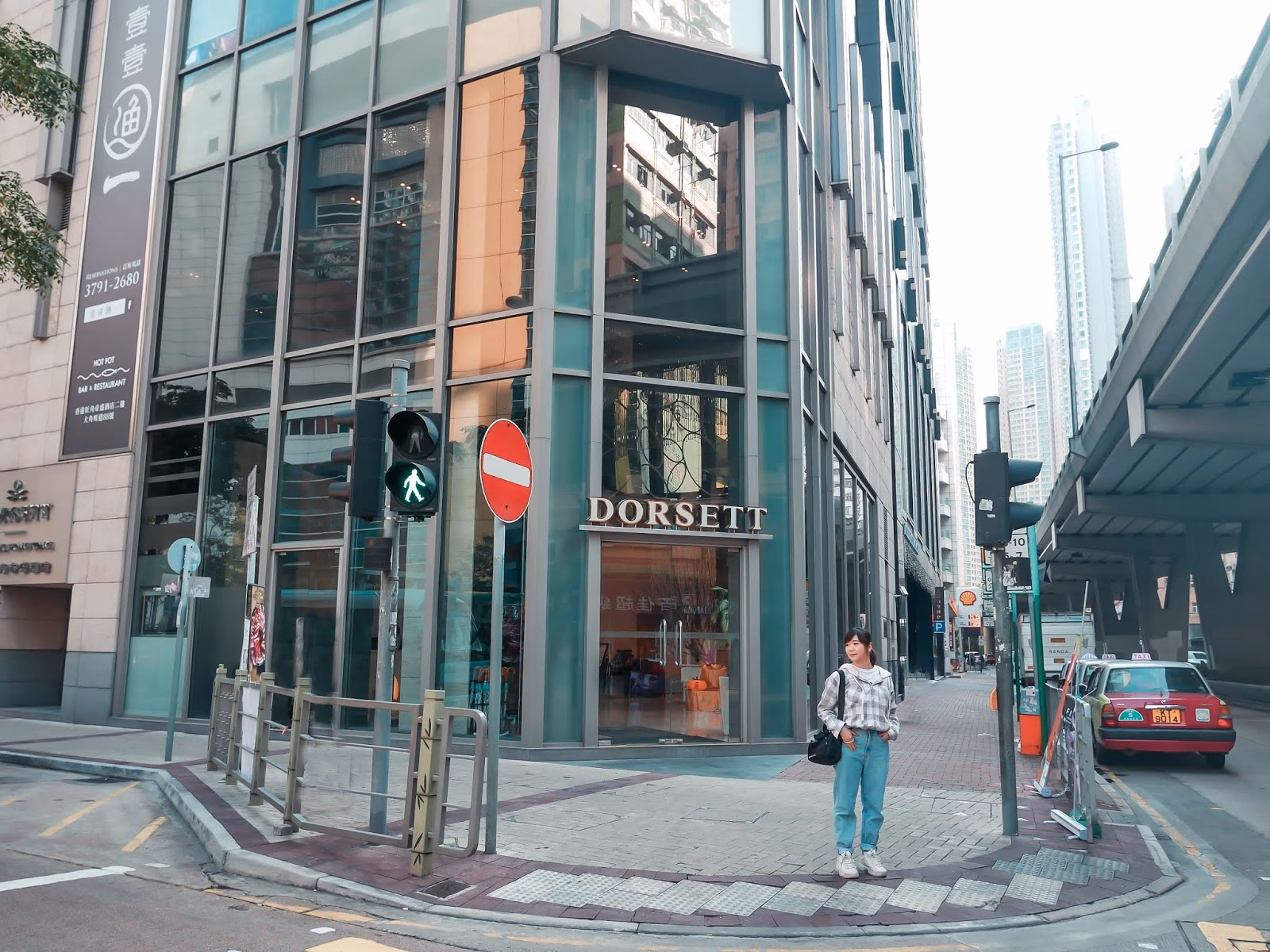 What perks does Dorsett Mongkok offer?