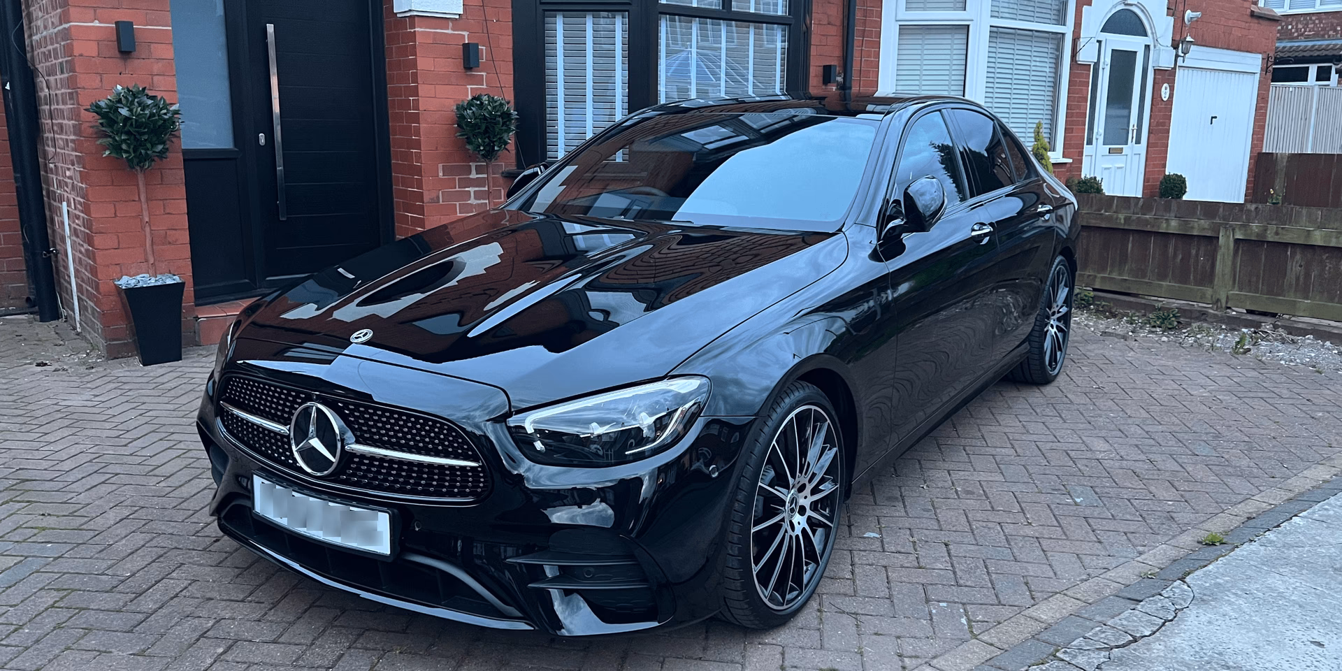 How many suitcases can a Manchester Airport taxi hold?
