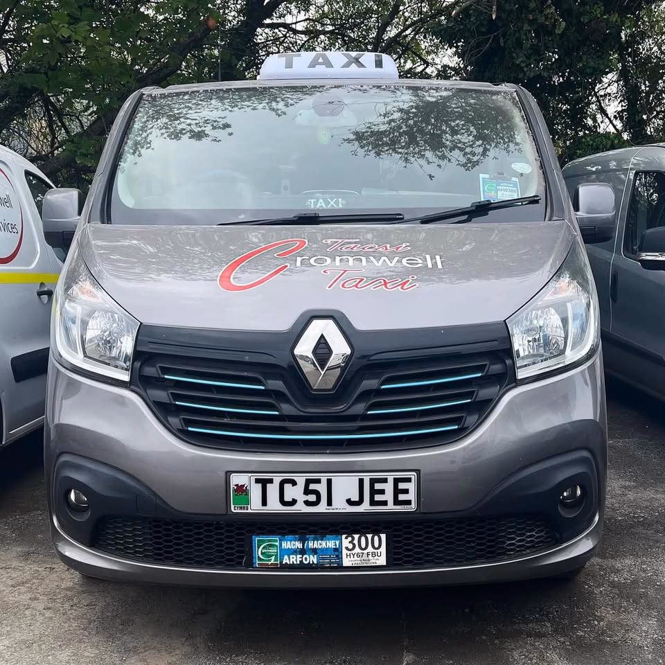 Is Cromwell vets open on Saturdays?