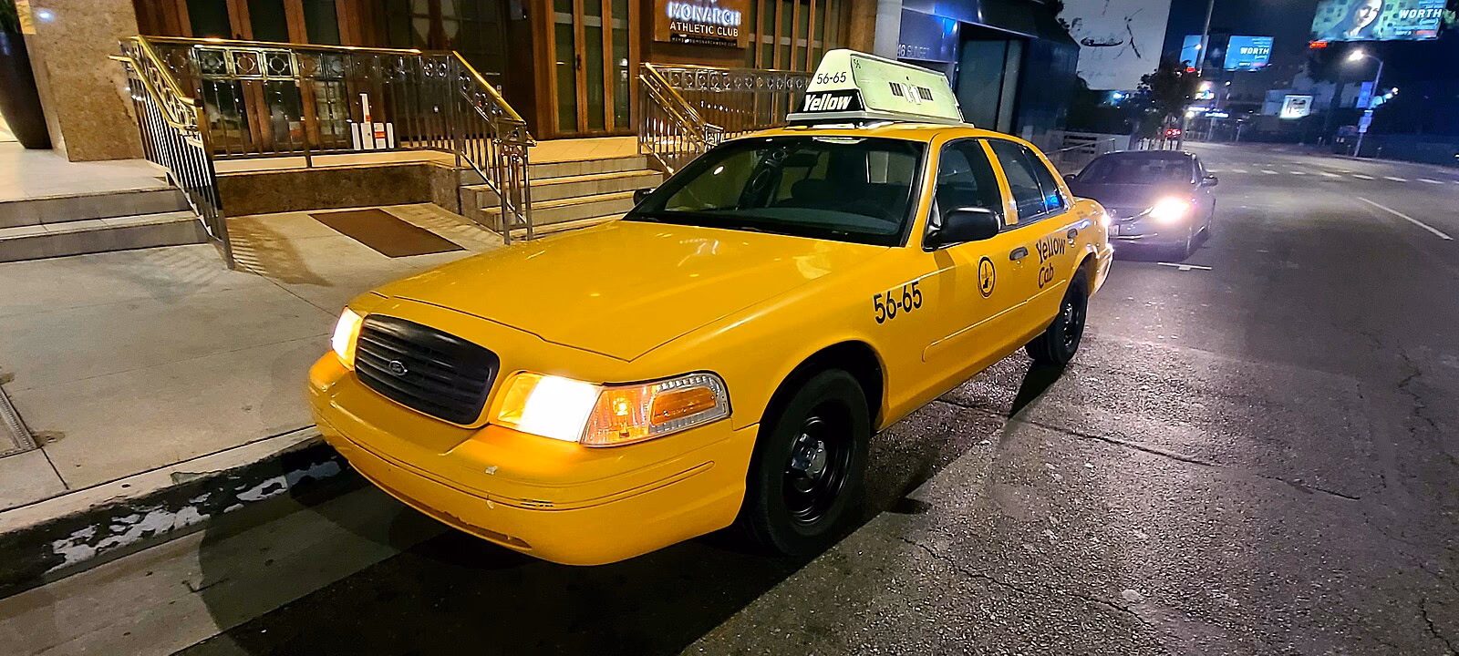 What kind of roof does a 1955 Ford Crown Victoria have?