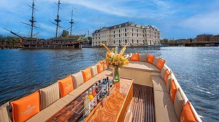 Is 'the Marktkantine' a good club?