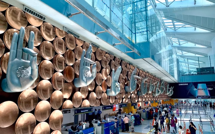 How much is onewaycab from Delhi airport to Noida?