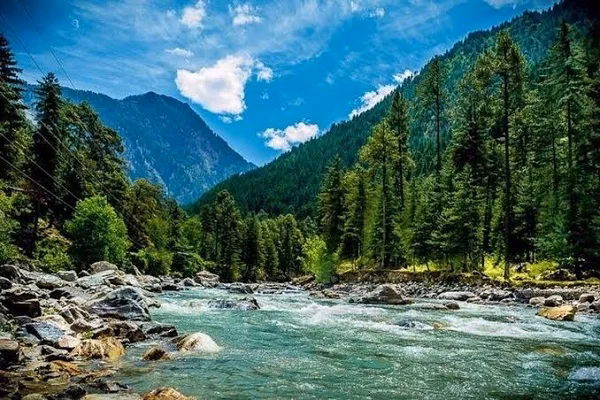 How to get a bus from Delhi to Kasol?