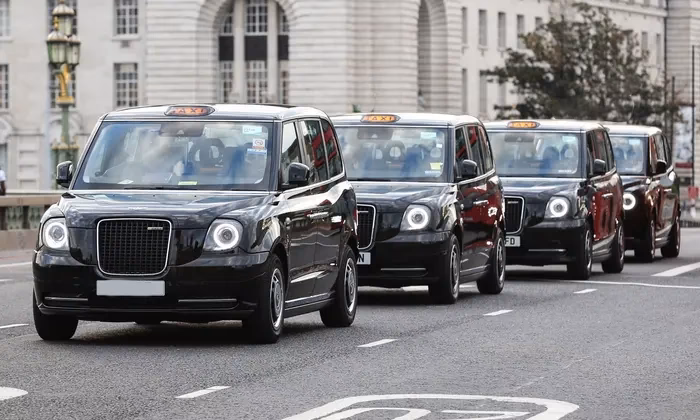 What companies run services between Glasgow and Dennistoun?