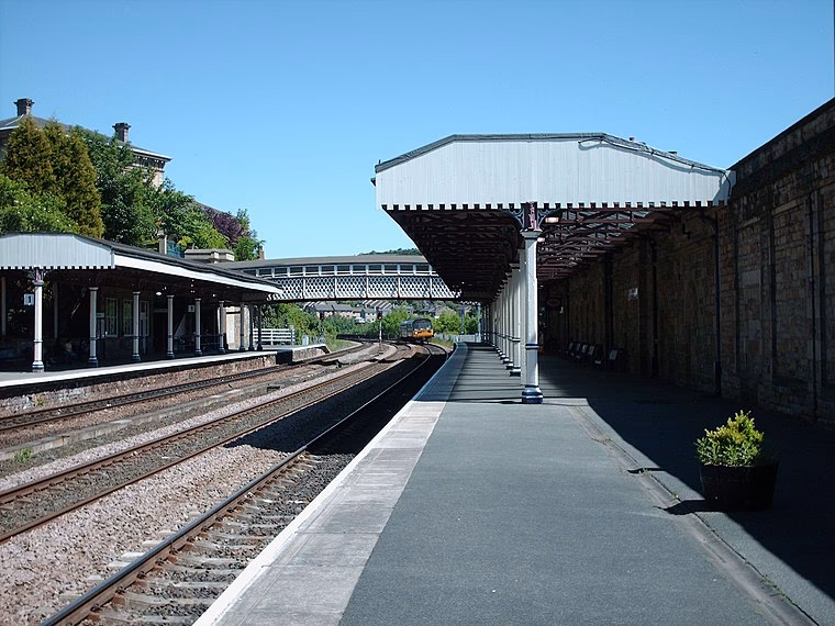 Where is Dewsbury railway station?