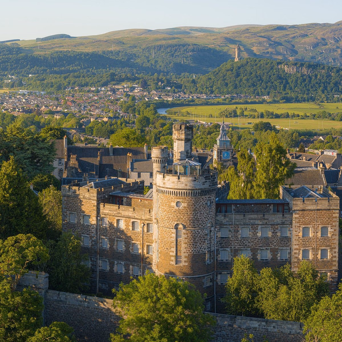 Where can I Park a coach at Stirling Castle?