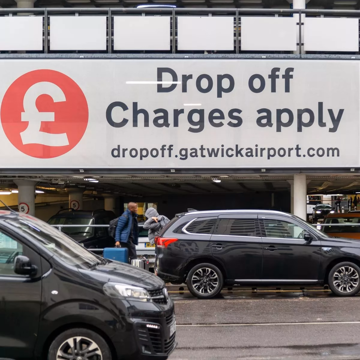 How do I pay for the drop-off fee at Gatwick Airport?