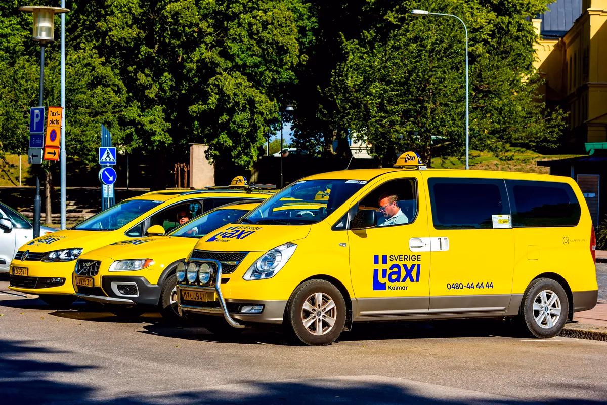 Do you tip a taxi driver in Sweden?