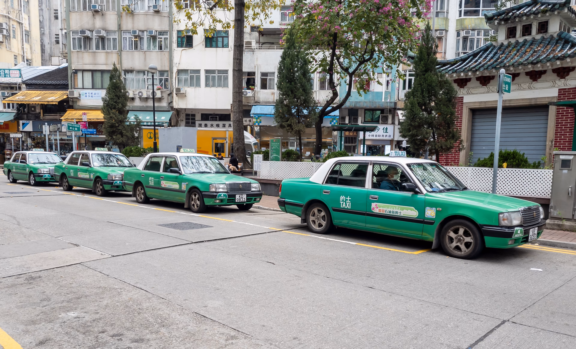 Do you know the tipping customs for transportation services in Hong Kong?