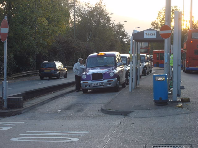 Does Brent Cross have free WiFi?