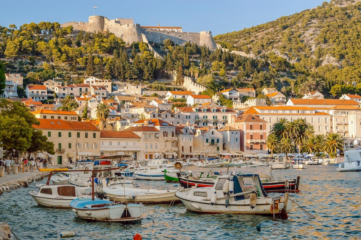 Does Hvar have a ferry port?