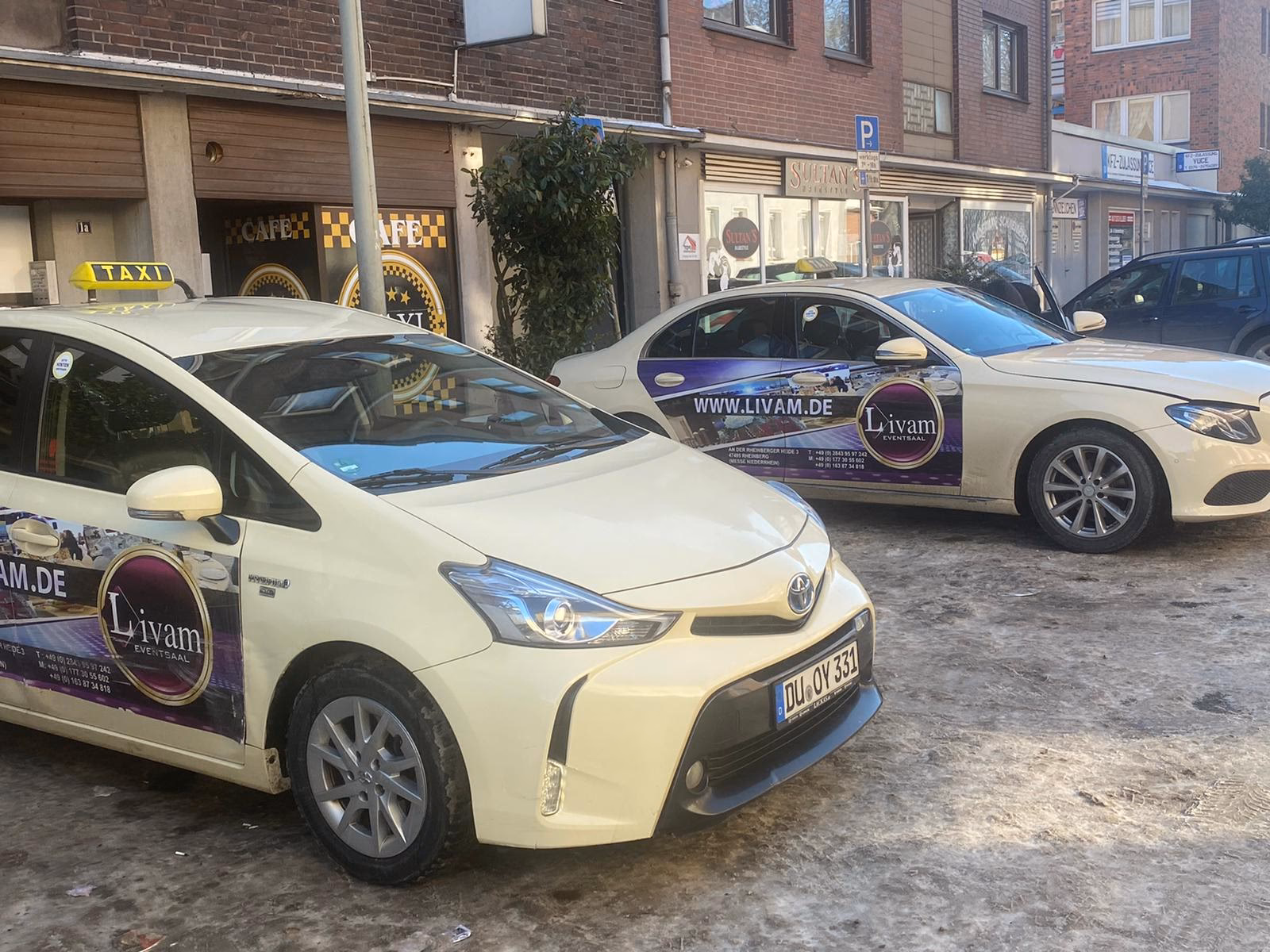 Wie kann ich ein Taxi vorbestellen?