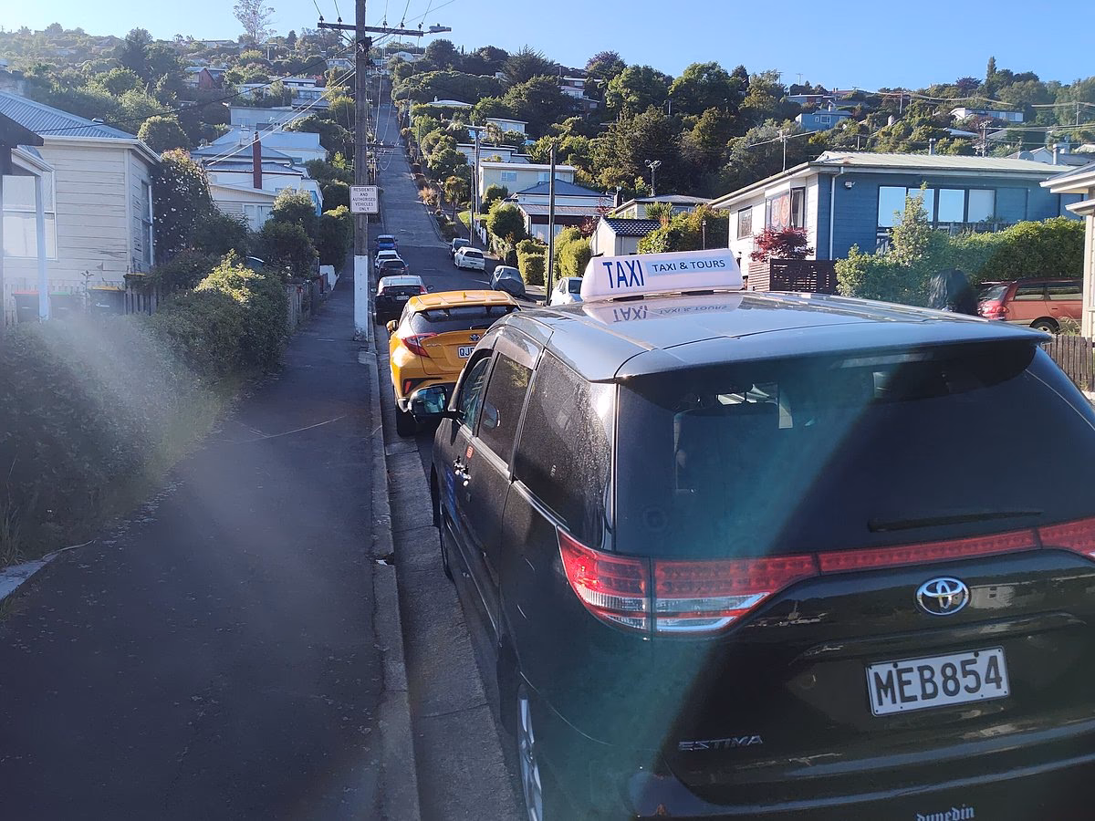 Where is Dunedin railway station?