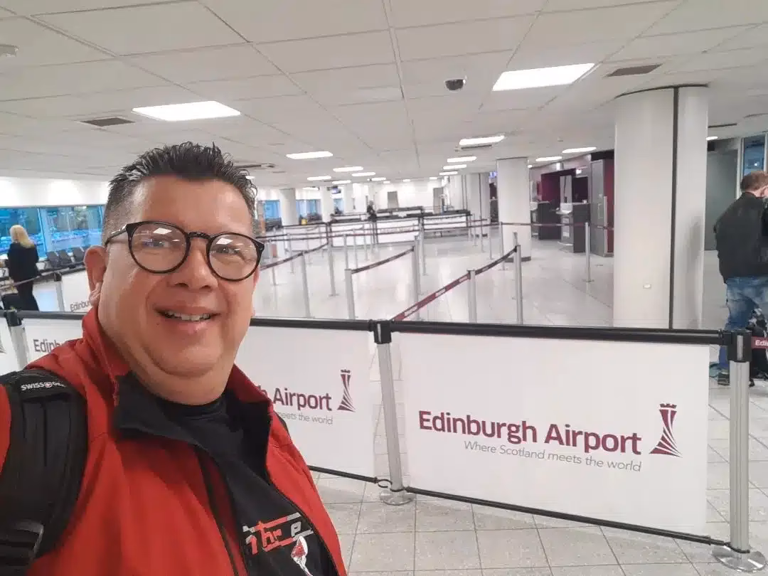 How to get a taxi from Edinburgh Airport to Dunfermline?