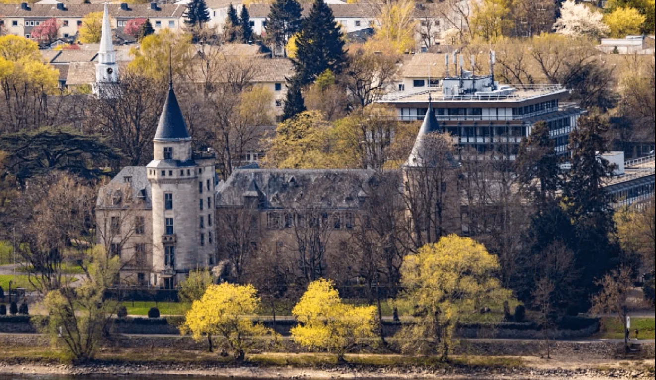 Who is taxi4airport?