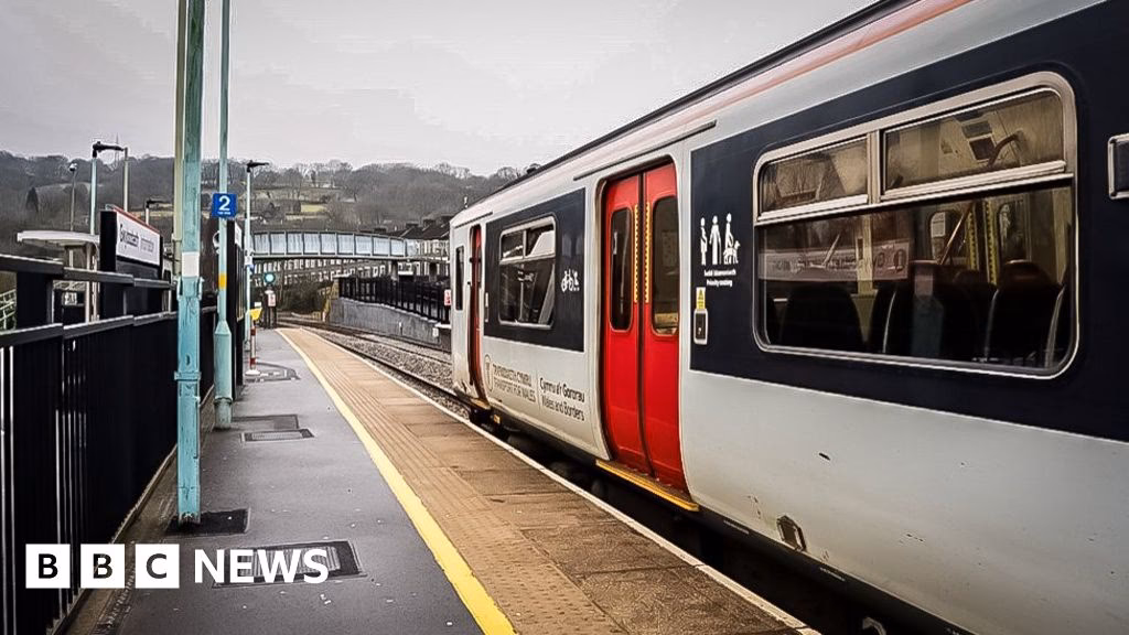 How many trains go from Ebbw Vale Town to Newport (South Wales)?