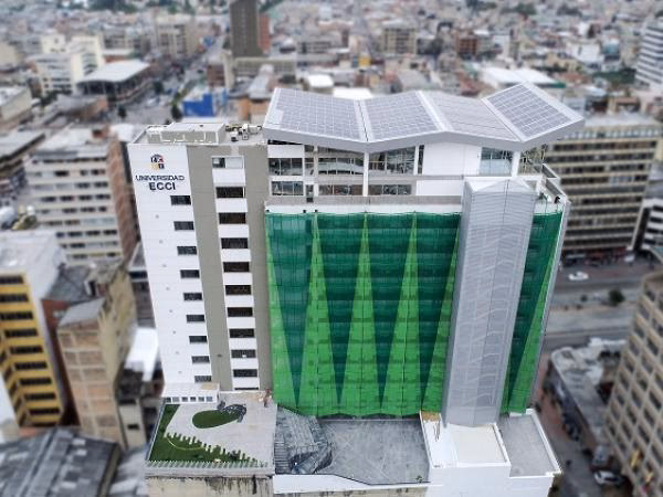 Does ECCI have a car park?