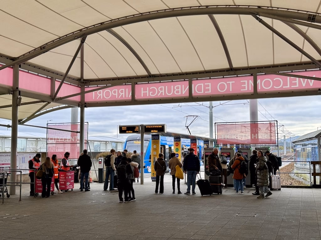 How do I get from Edinburgh Waverley to Haymarket (Edinburgh)?