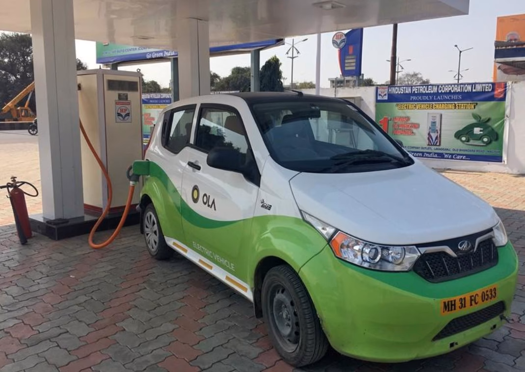 Which EV cab service is available in Kolkata?