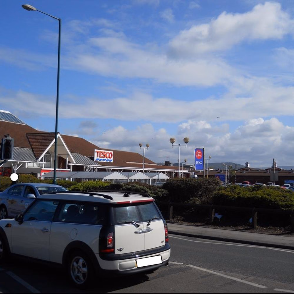 Which bus lines stop near Asda Skelton?