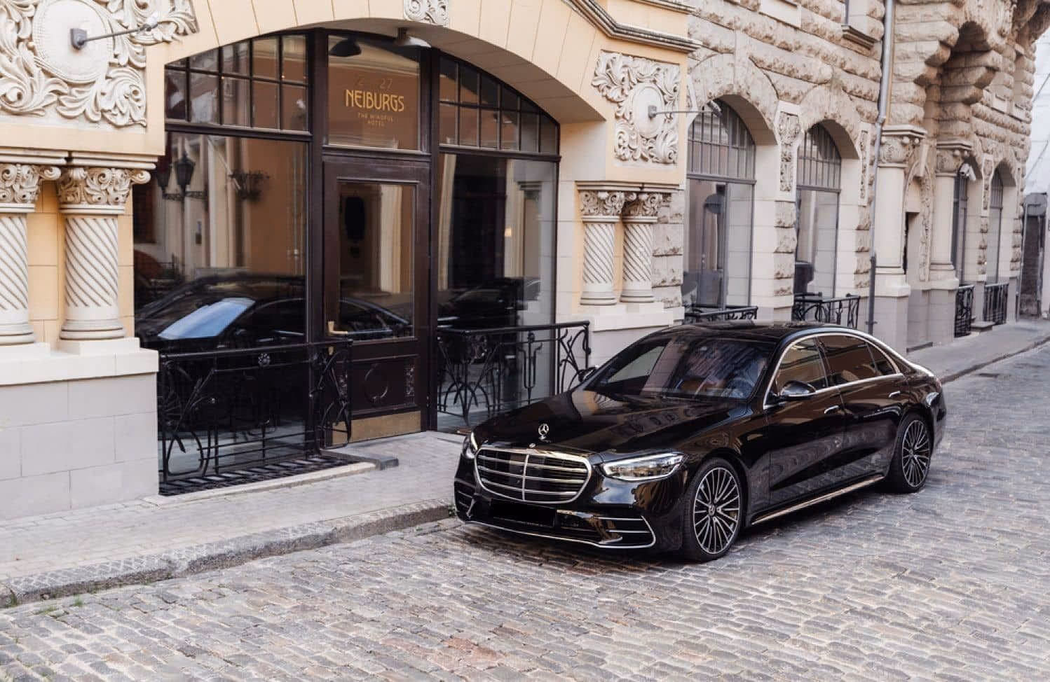 Does EMA offer wheelchair accessible taxi ambulance services?