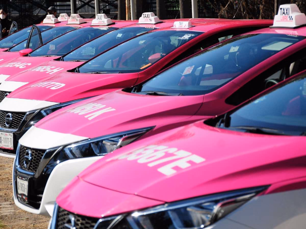 ¿Es posible la transmisión de licencias o autorizaciones de taxi?