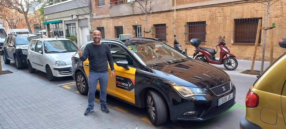 ¿Cómo ha sido el trato de la escuela del taxi de Av. Carrilet de L' Hospitalet?