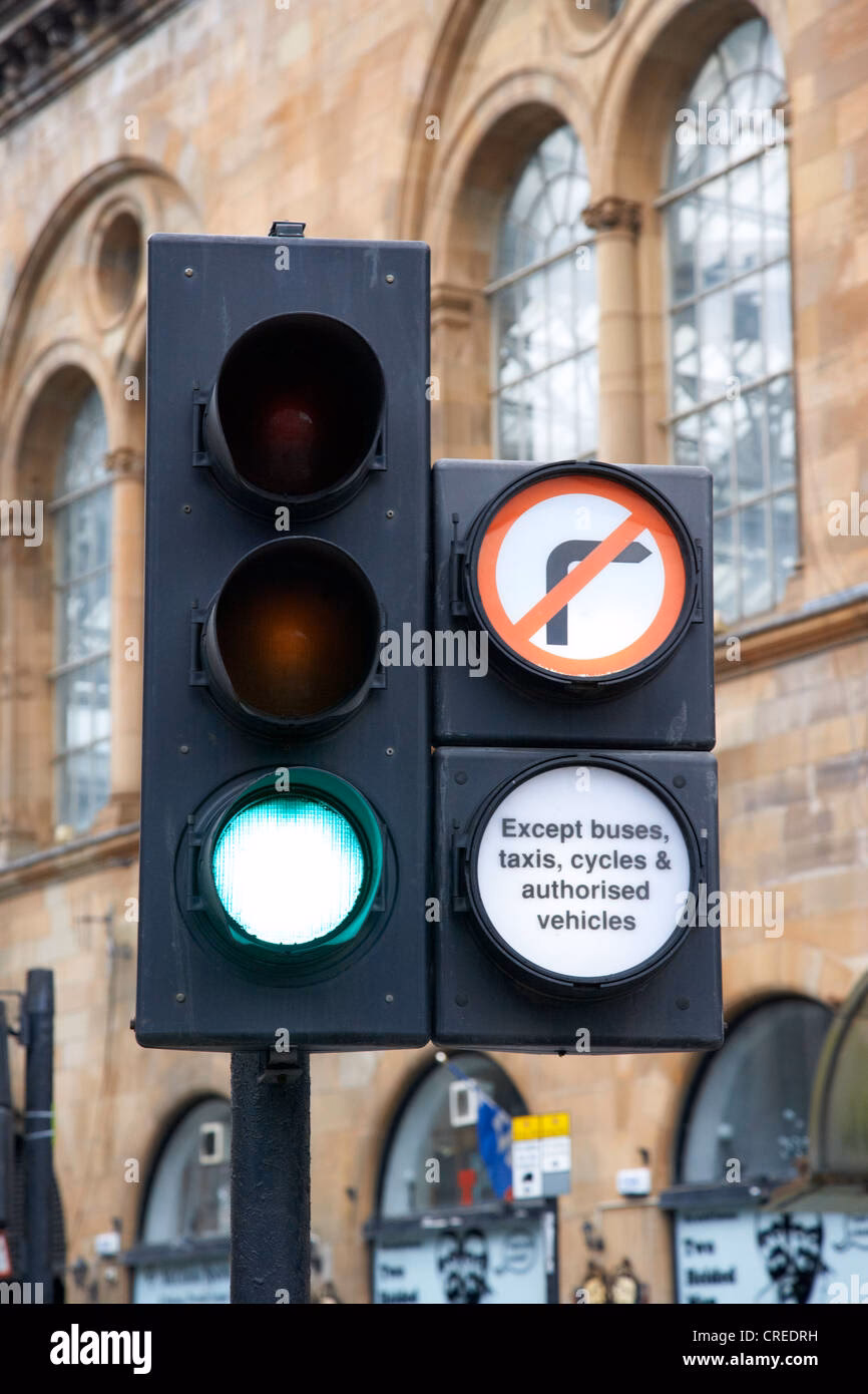 Can a bus/cycle sign be attached to a signal?