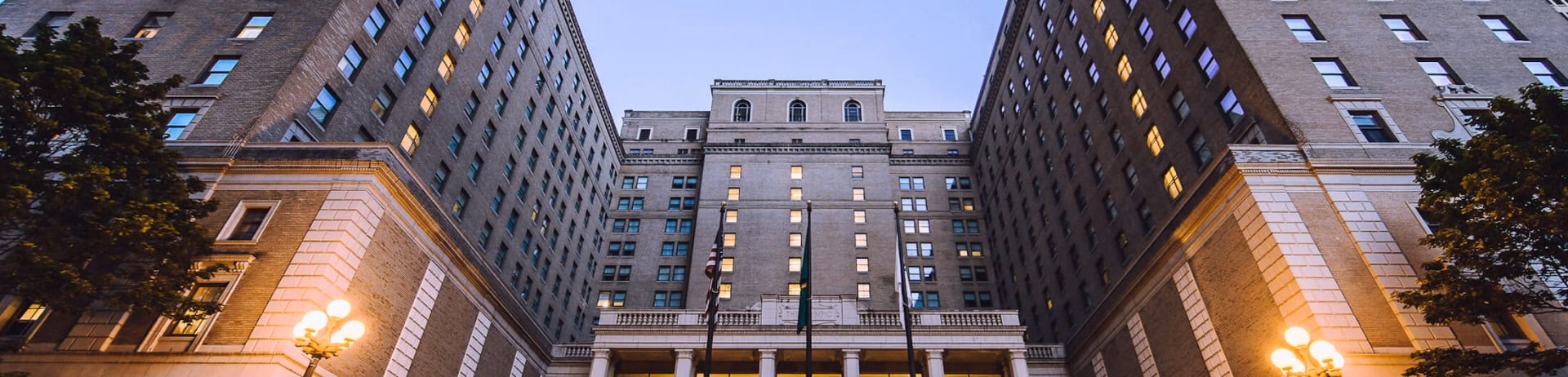 How far is Fairmont Olympic Hotel from Seattle Airport?