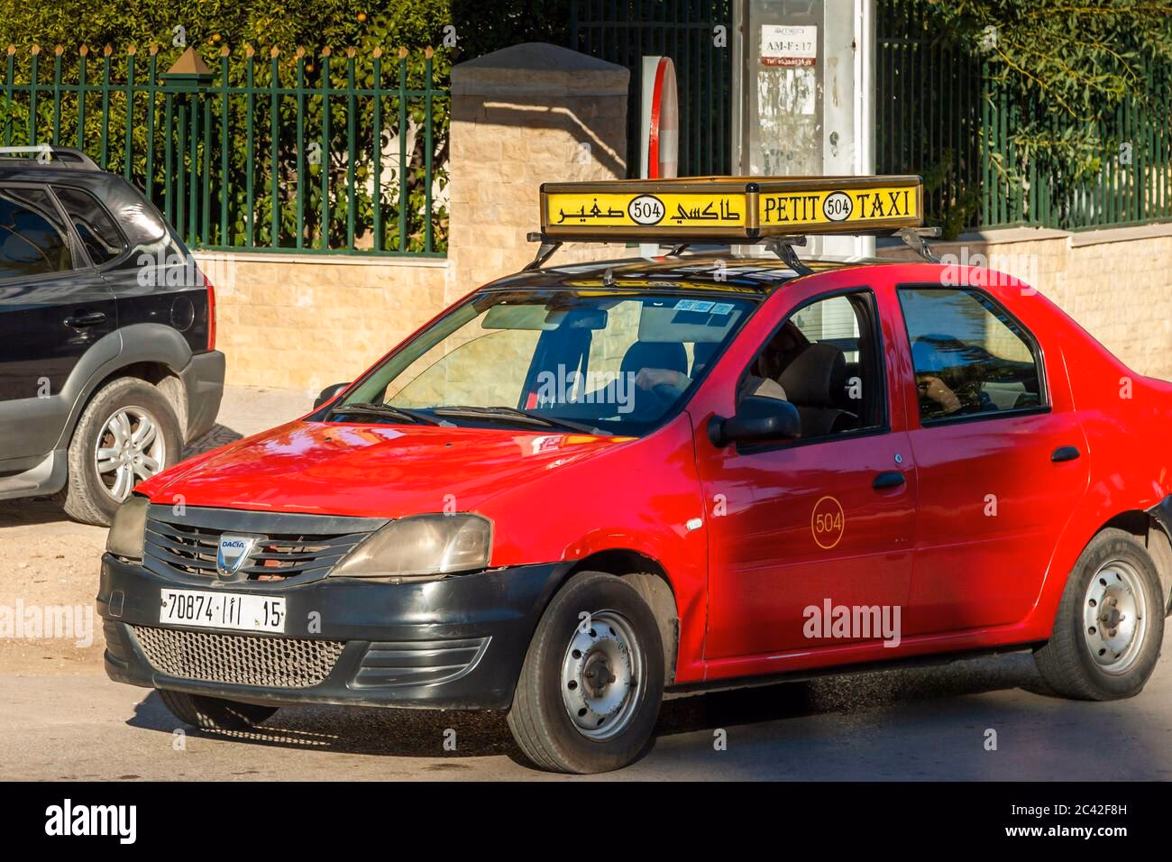 How do I get from Fez airport to Fez?