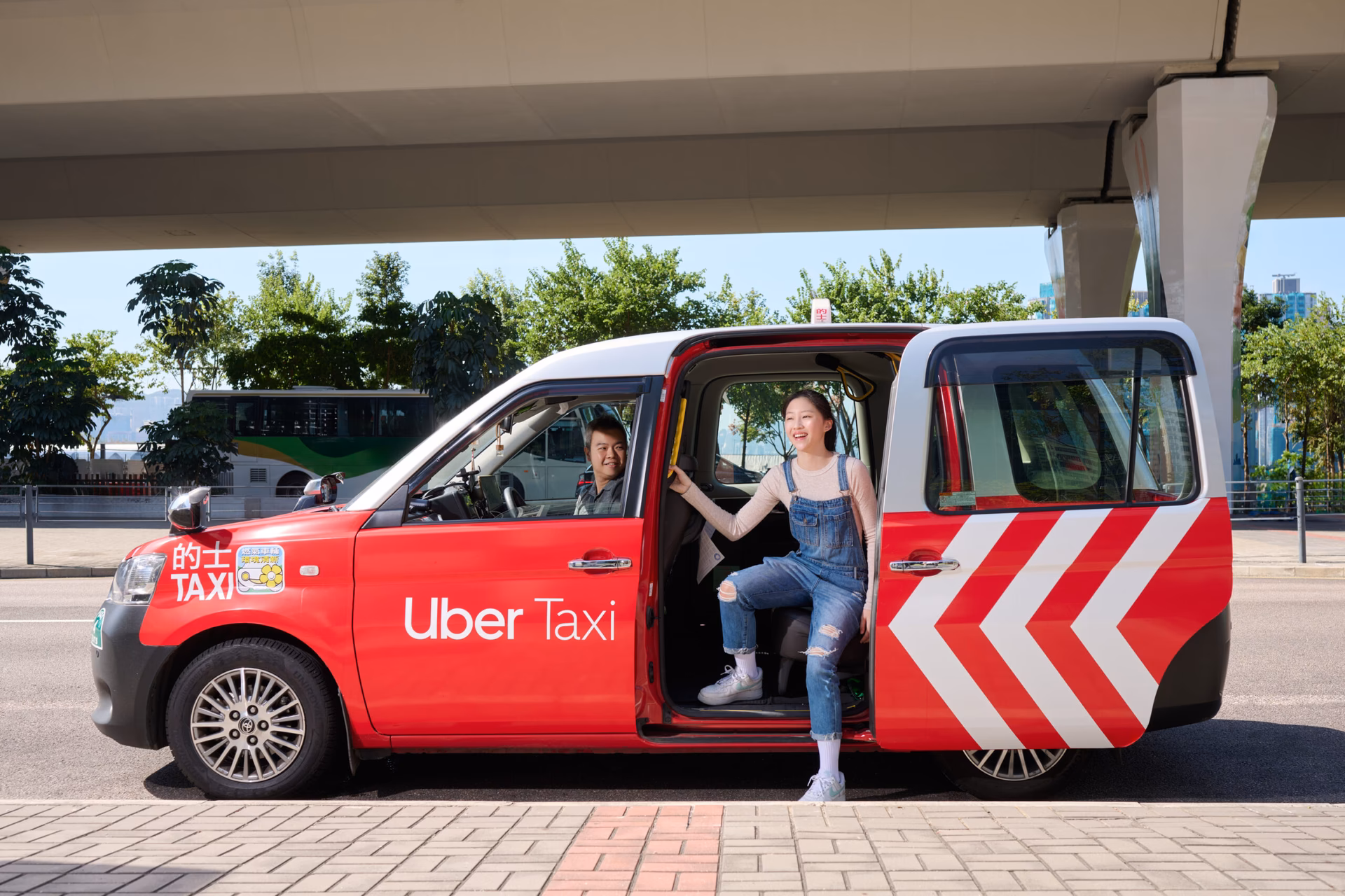 How to find a taxi or ride-hailing service in Hong Kong Island?