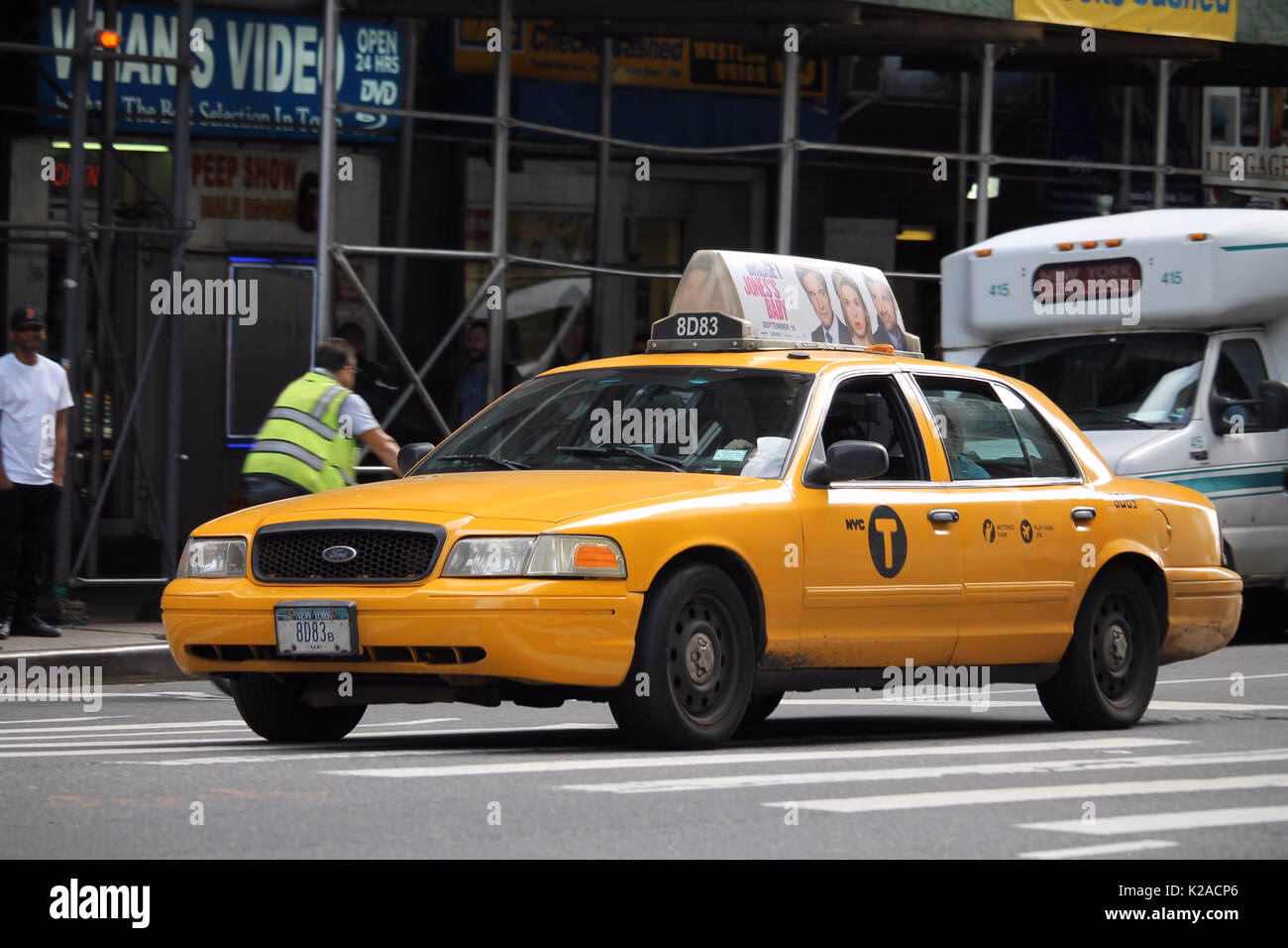 What's new in HQ Ford CVPI NYC Taxi 2000 Crown Victoria?