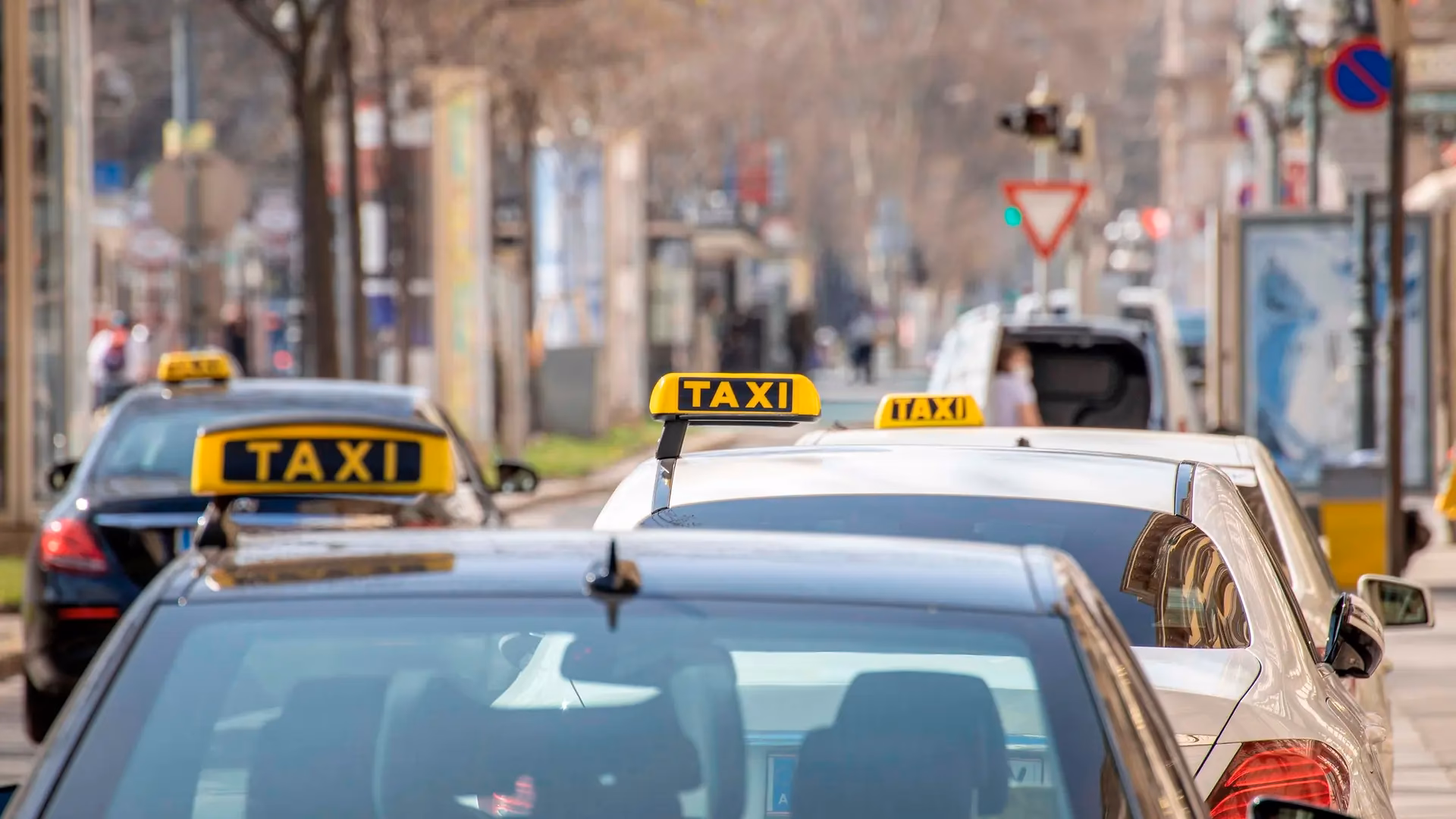 How much does it cost to park at four lane ends?