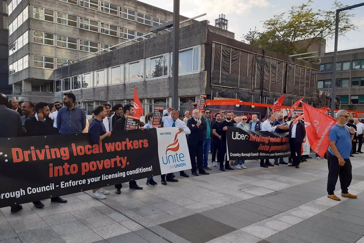 Will Gatwick Airport taxis be available on Saturday?