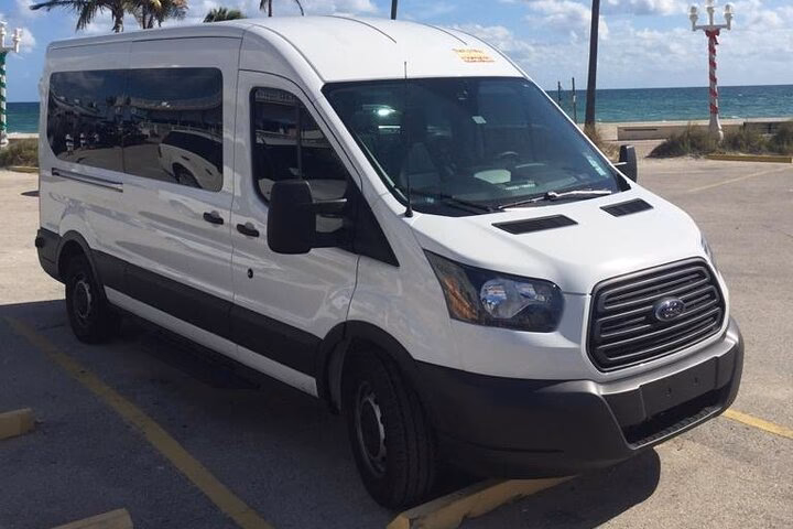 Where to get a taxi from Paradise Island to Nassau?