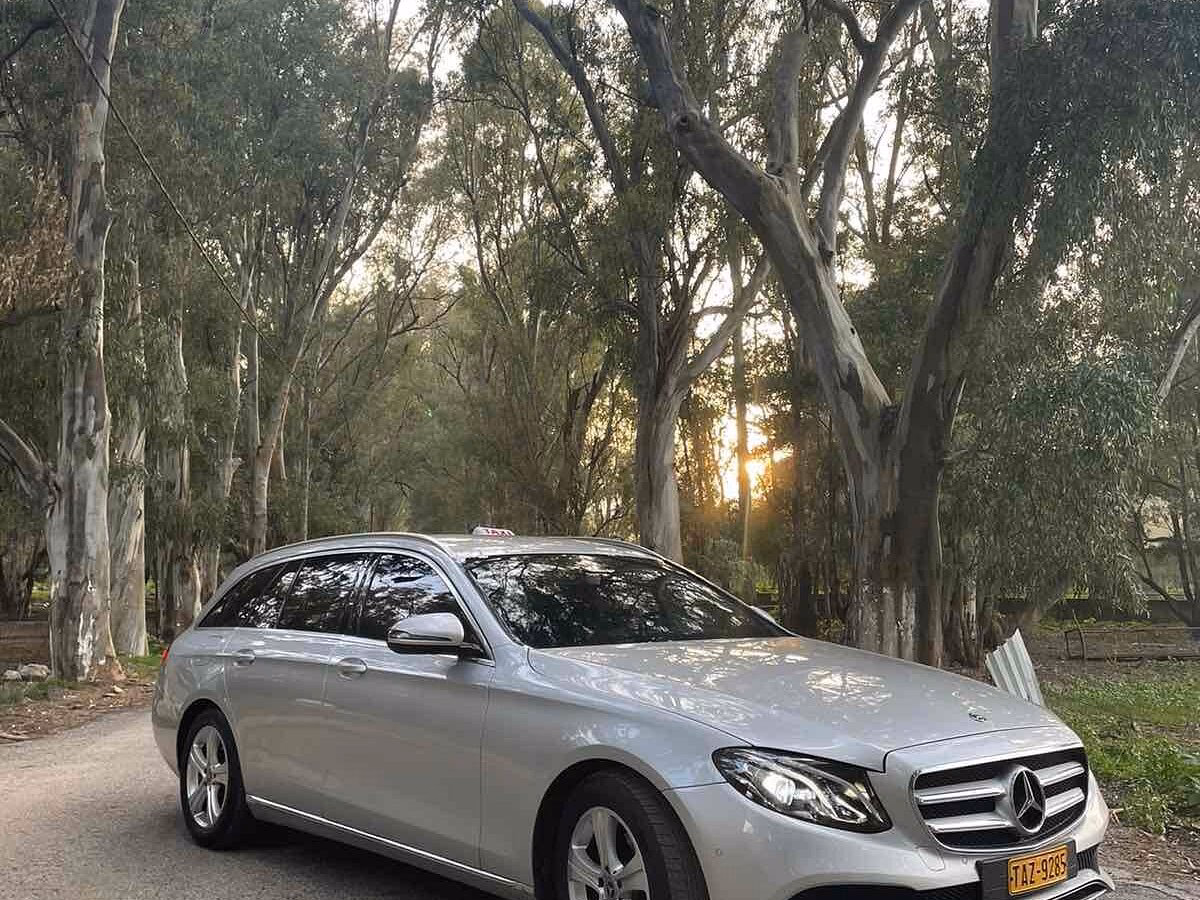 How to use taxi Georgioupolis?