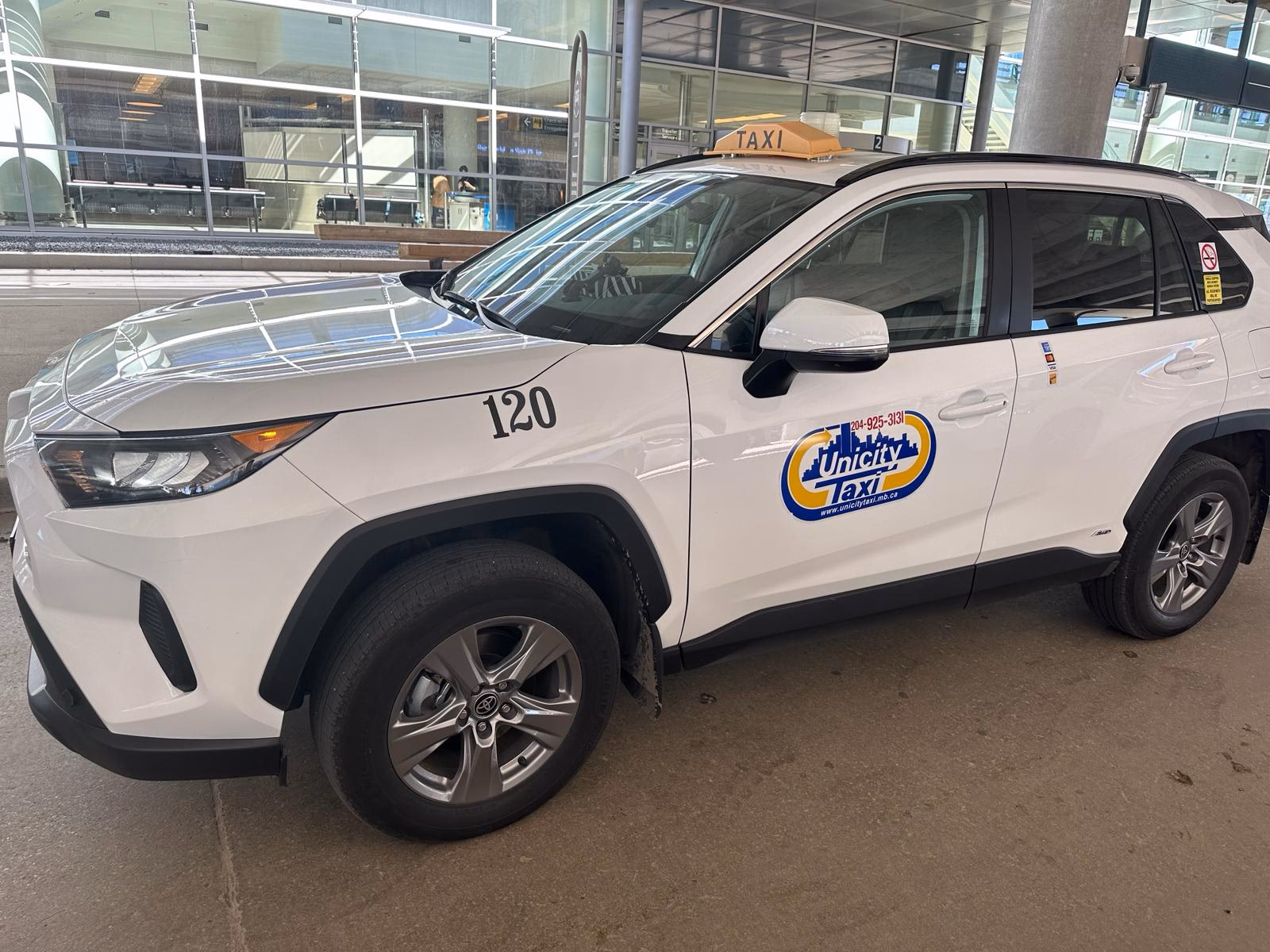 How much does a 1km taxi cost in Winnipeg?