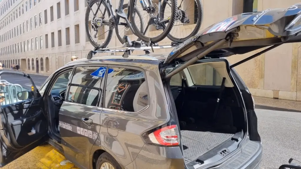 Can Uber drivers Stow a folding bike tucked under their arm?