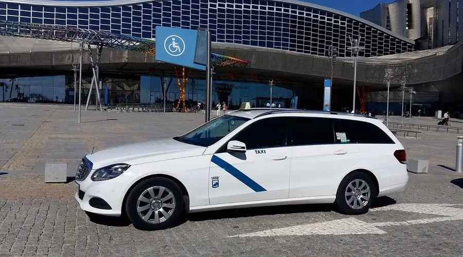 How long is the bus from Gibraltar to Estepona?