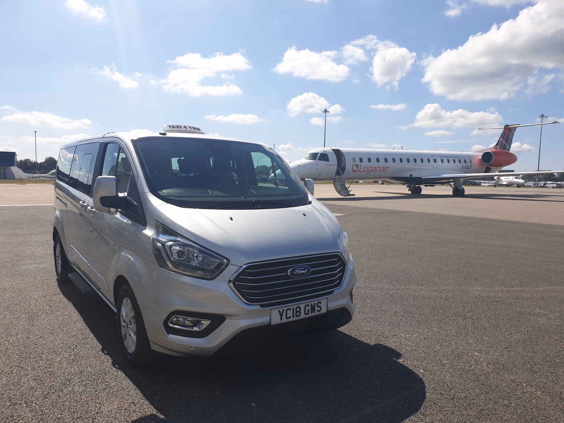 How far is Gillingham (Dorset) from Heathrow Airport?