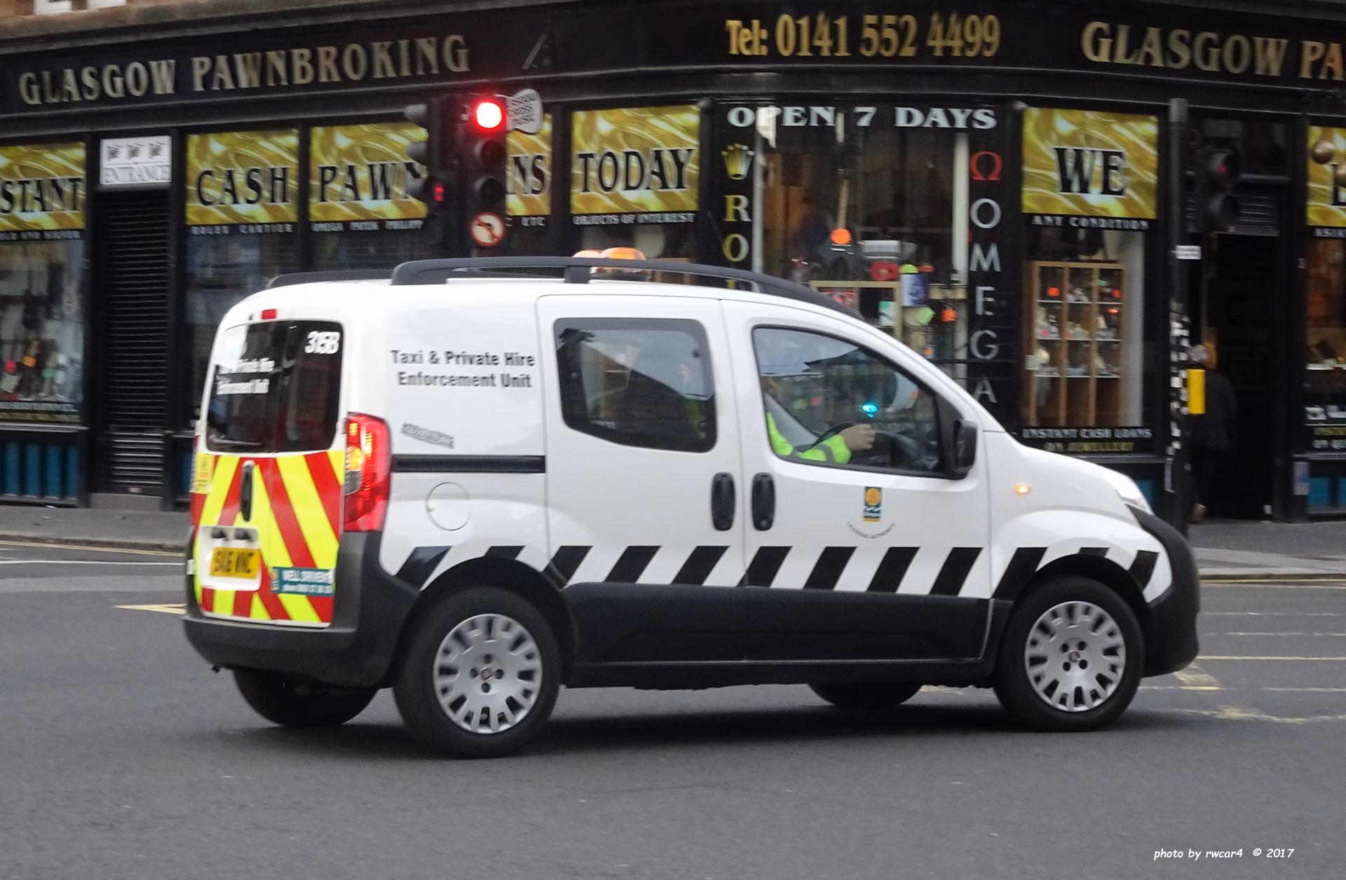 How many Glasgow Taxi drivers have left the industry?