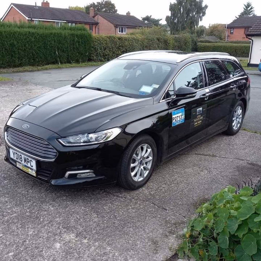 How does the taxi fare calculator Gobowen work?